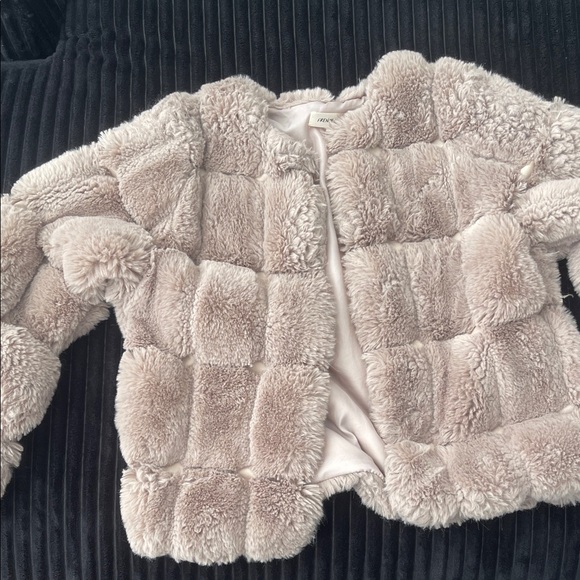 Jackets & Blazers - Cozy women’s Faux Fur Jacket - Cream